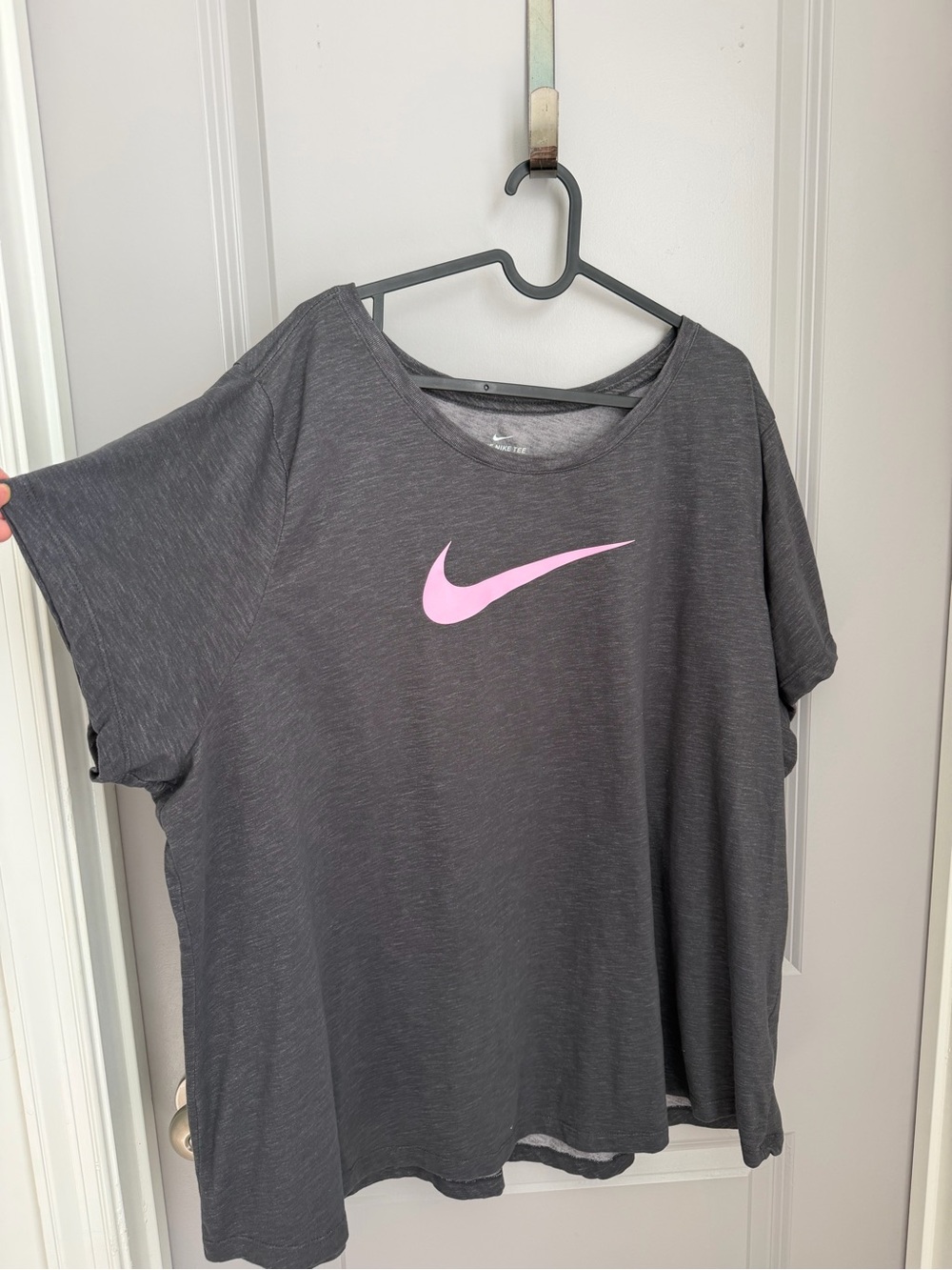 Nike Dri-FIT The Nike Tee Gray/Pink Logo Crew Neck T-Shirt Womens Plus 3X